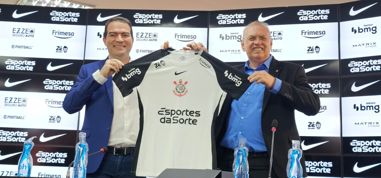 Corinthians apresenta Marcelo Paz, que confirma busca cautelosa por reforços e evita 