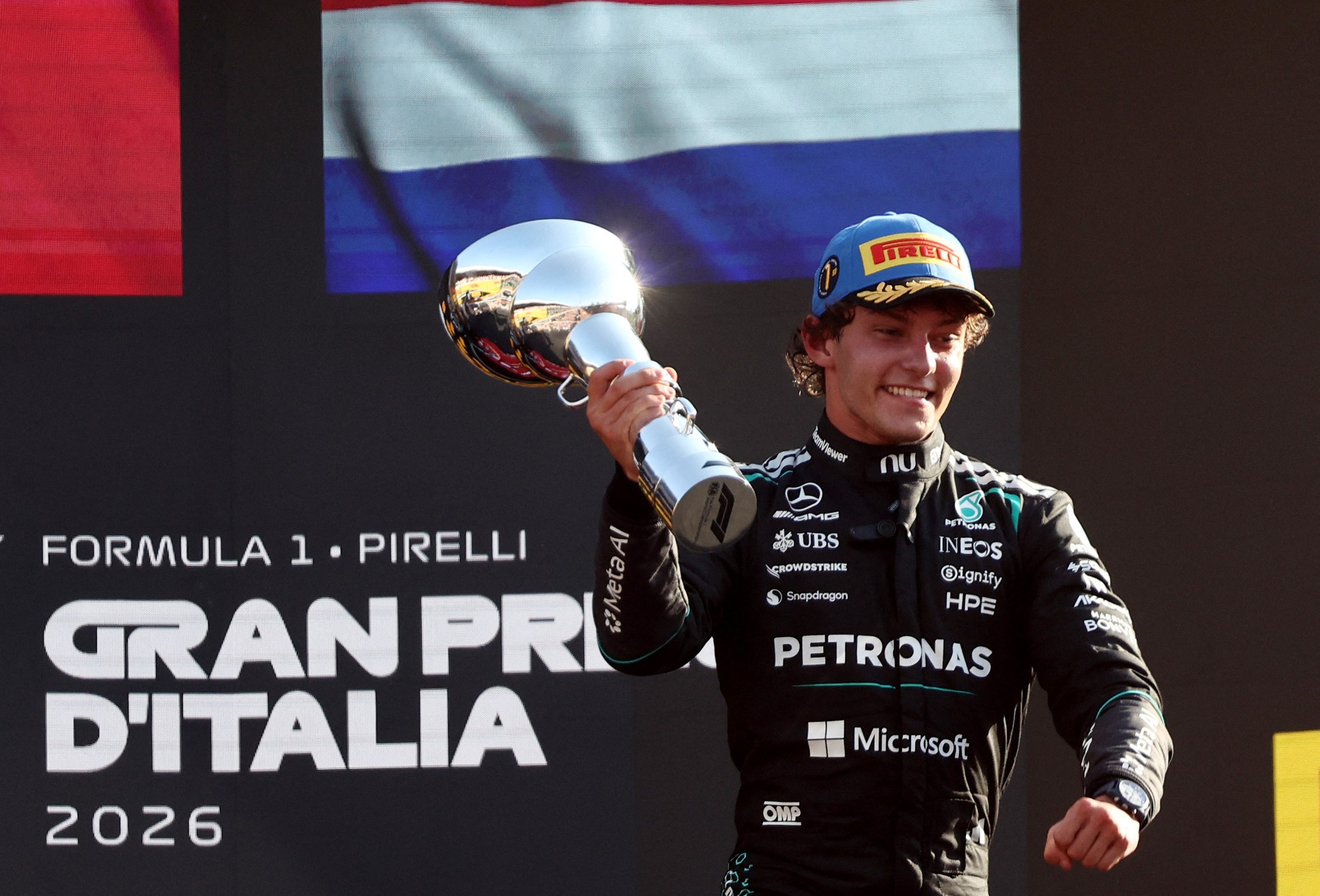 Kimi Antonelli comemorando sua vitória no GP da Itália de Fórmula 1