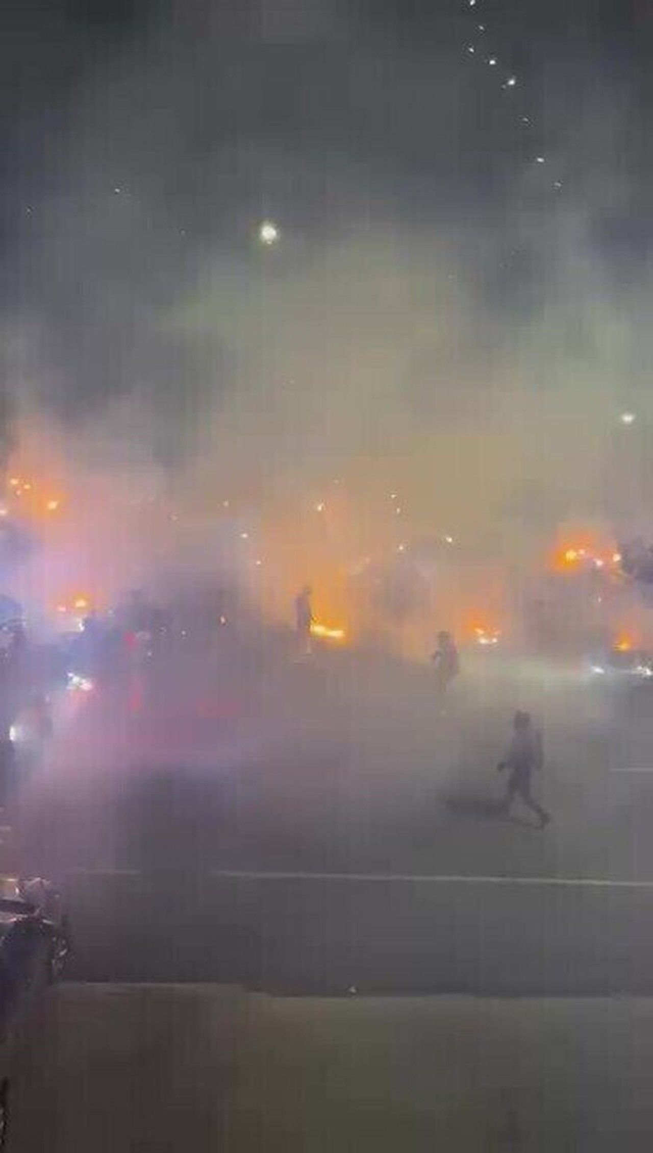 Rua de Fogo: torcida do Cruzeiro prepara espetáculo antes do clássico decisivo contra o Atlético-MG
