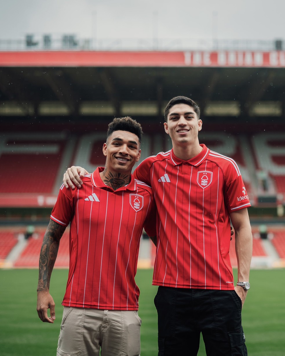 Igor Jesus e Jair no Nottingham Forest — Foto: Divulgação/NFFC