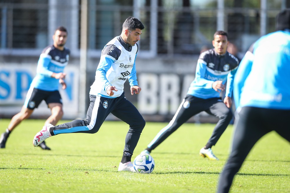 Suárez em treinamento do Grêmio — Foto: Lucas Uebel/Grêmio