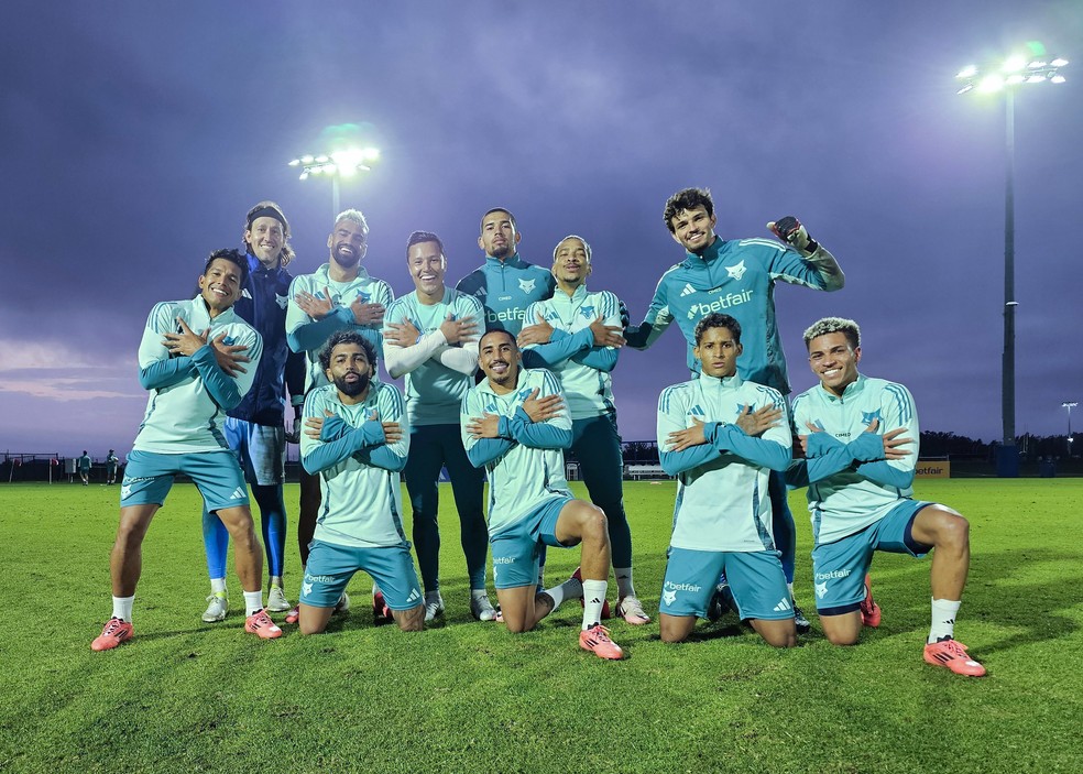 Jogadores do Cruzeiro comemoram vitória em rachão