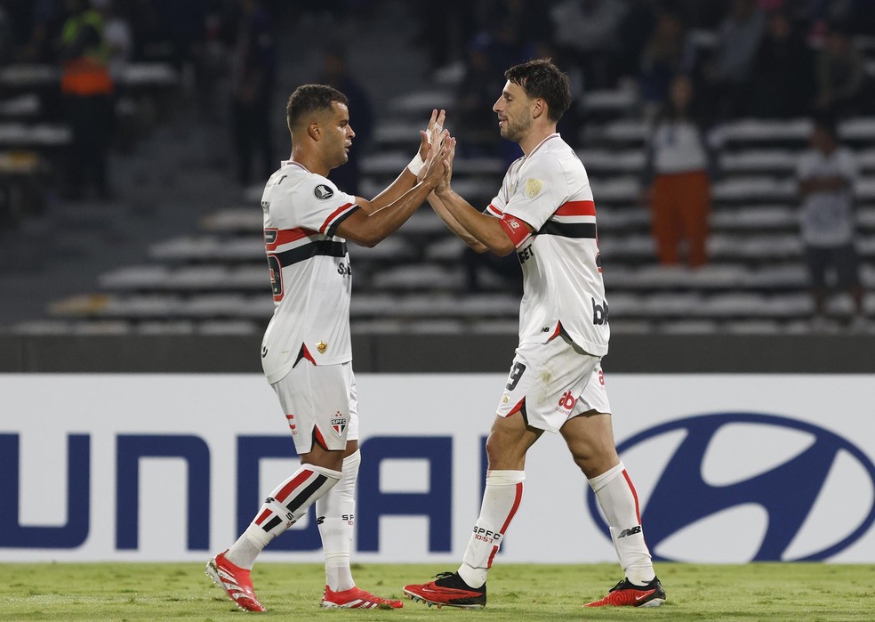 Alisson e Calleri em Talleres x São Paulo — Foto: Rubens Chiri/saopaulofc.net