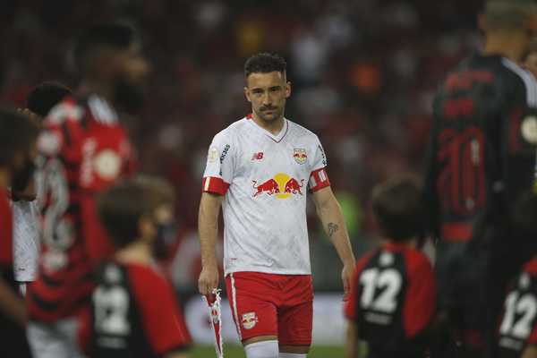 Braz diz que Flamengo mantém proposta por Léo Ortiz: Esperando decisão de quem tem que decidir