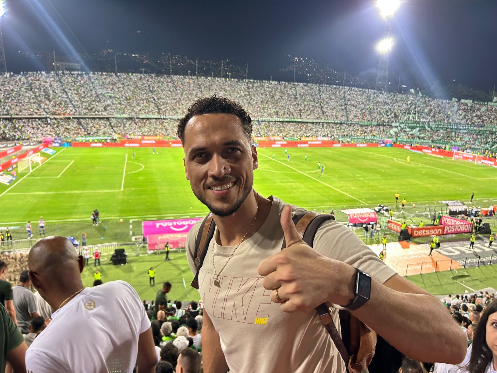 Chapecoense retorna a Colômbia e recebe homenagens do Atlético Nacional
