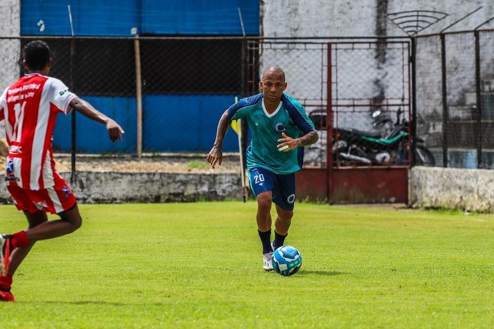 Paulinho vai defender o Cruzeiro-AL em 2024 — Foto: @alexsandersmith1/Ascom Cruzeiro-AL