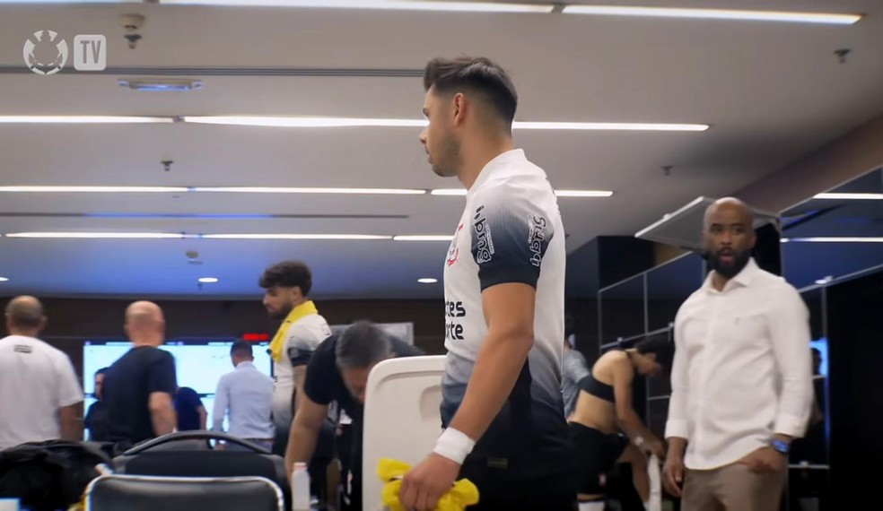 Romero e Fabinho Soldado no vestiário do Corinthians — Foto: Reprodução/Corinthians TV