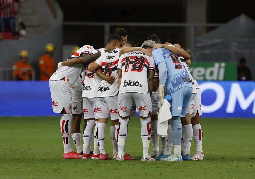 Jogadores do São Paulo antes de jogo contra o Velo Clube — Foto: Rubens Chiri / São Paulo FC