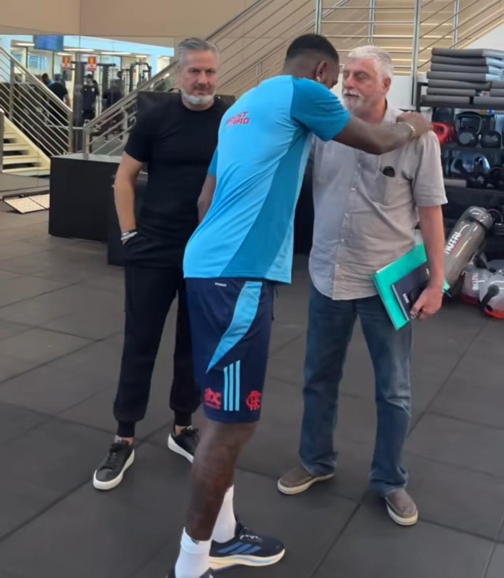 Gerson, Runco e Boto no Ninho na reapresentação do Flamengo — Foto: Reprodução / FlaTV