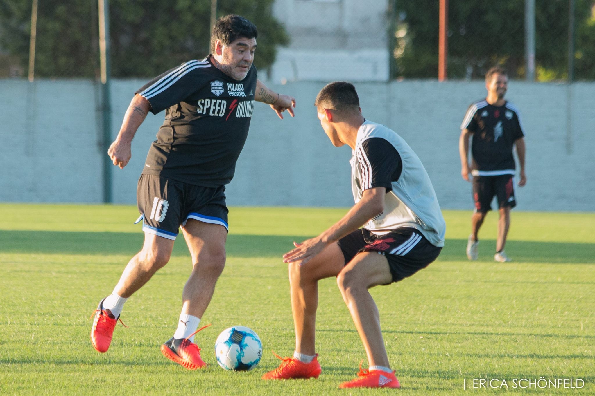 Entenda a ligação de Maradona com rival do Grêmio na Sul-Americana | Ge