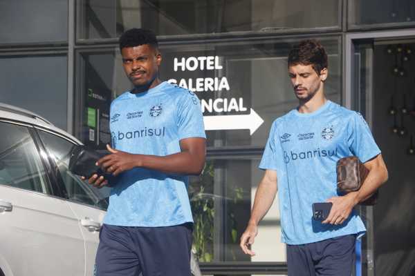 Grêmio antecipa início de Rodrigo Caio e integra reforços para zaga nos treinos.