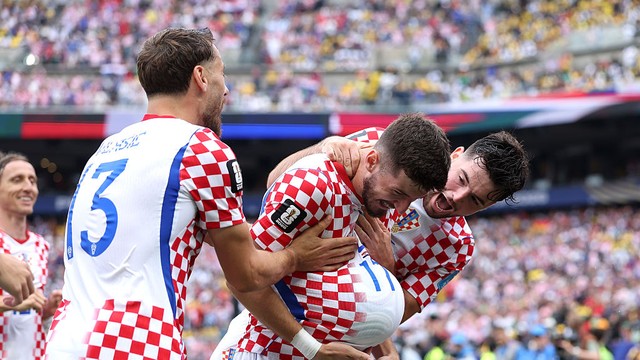 Petar Sucic comemora gol da Croácia contra Gana