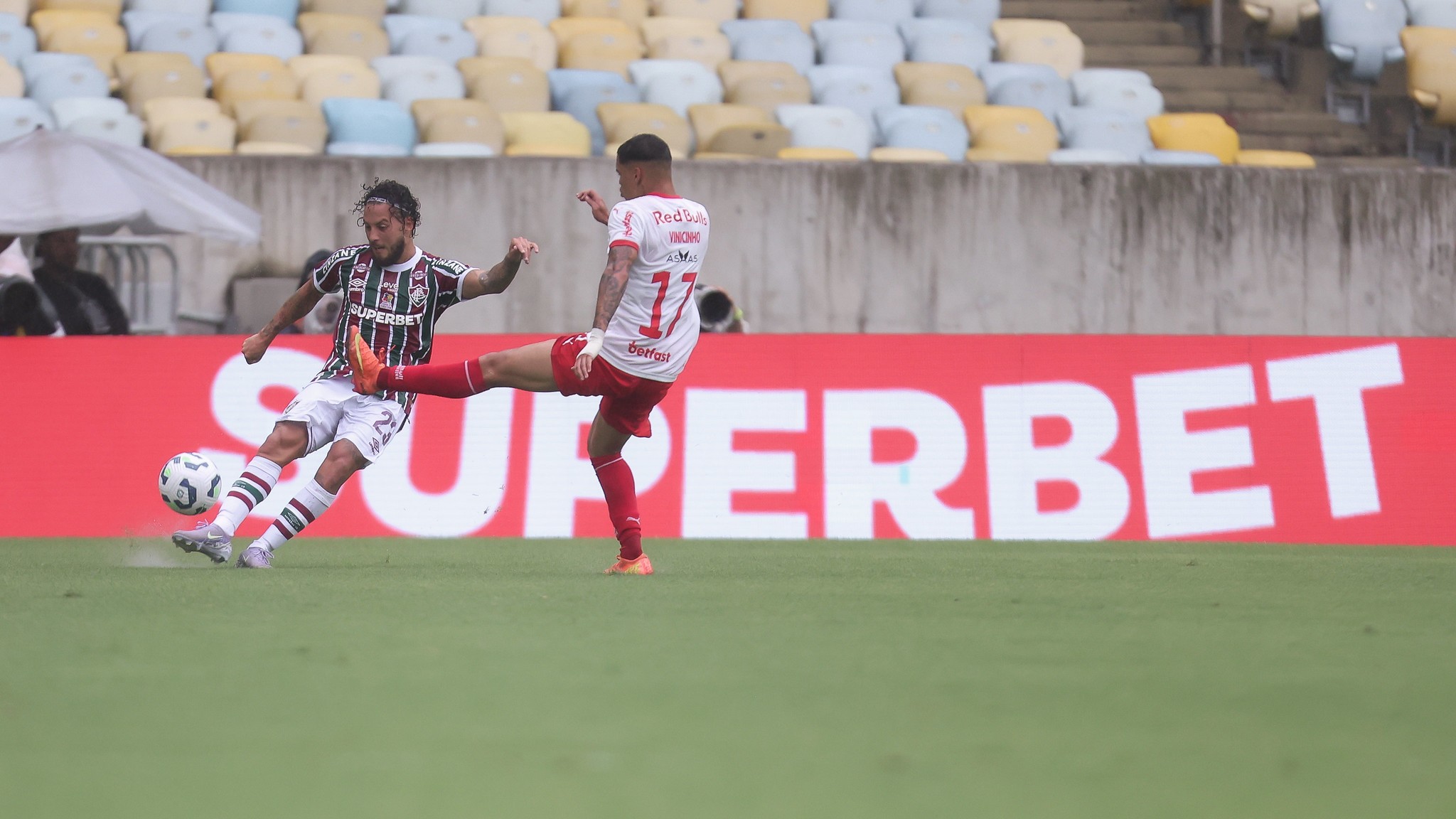 Guga sofre lesão na coxa e desfalca o Fluminense