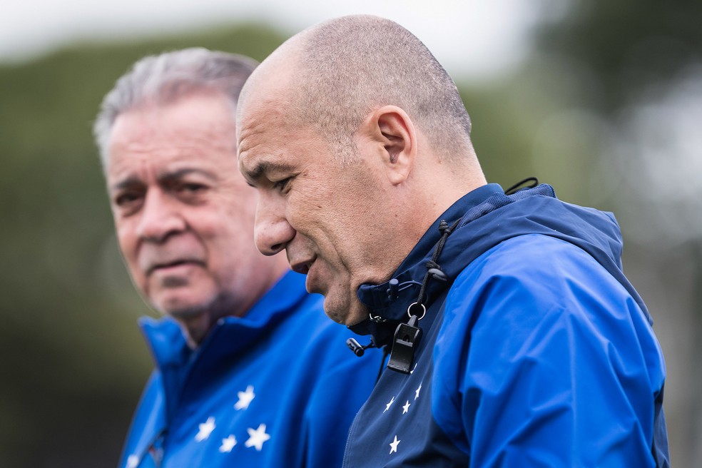 Paulo Pelaipe e Leonardo Jardim, do Cruzeiro — Foto: Gustavo Aleixo/Cruzeiro
