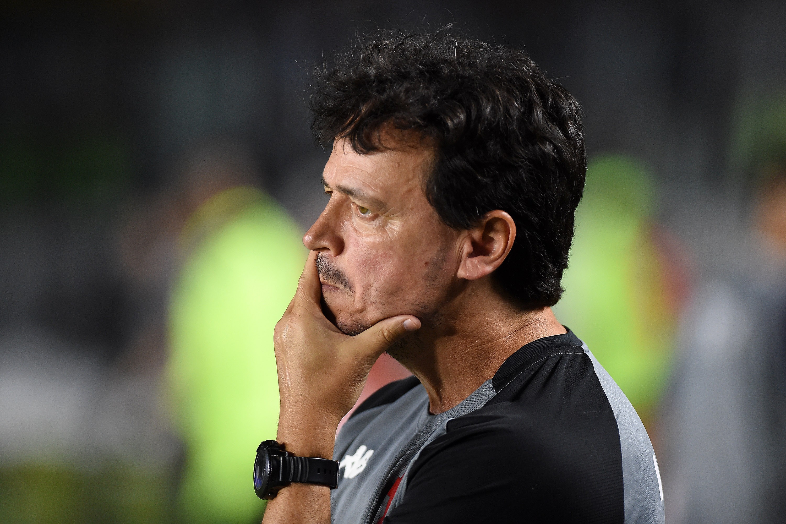 De Robert Renan a Cuesta, Diniz é decisivo em negociações no Vasco e despista sobre novos reforços
