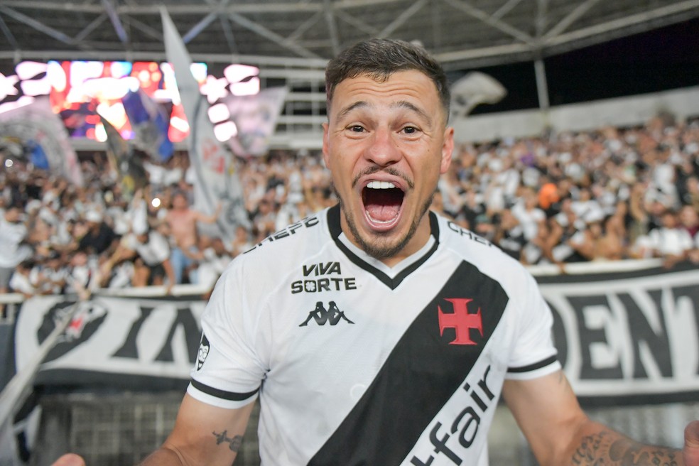 Hugo Moura em Botafogo x Vasco — Foto: Thiago Ribeiro/AGIF