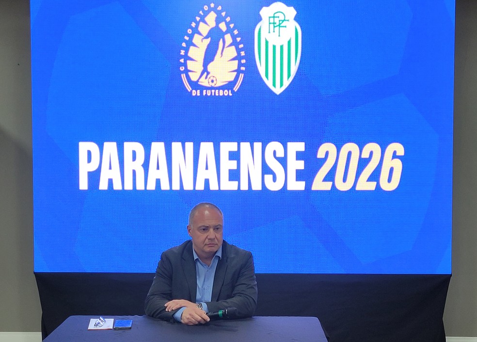 Hélio Cury Filho, presidente da Federação Paranaense de Futebol, em coletiva do Paranaense 2026