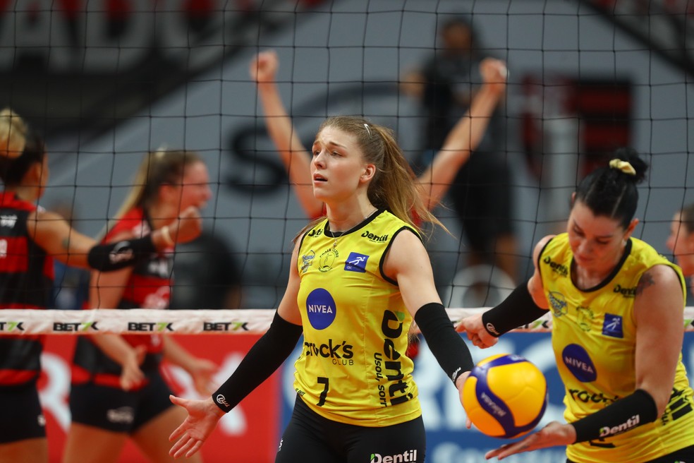 Kuznetsova está de volta ao Praia Clube — Foto: Gilvan Souza