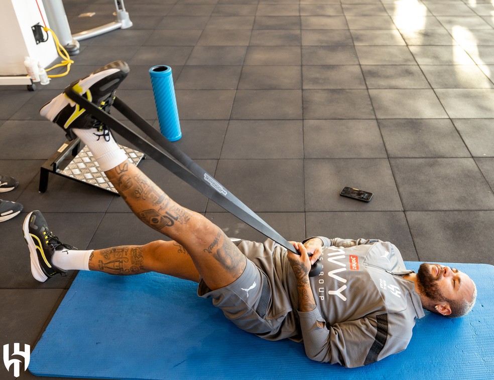 Neymar fortalece o joelho esquerdo na academia do Al-Hilal — Foto: Divulgação / Al-Hilal