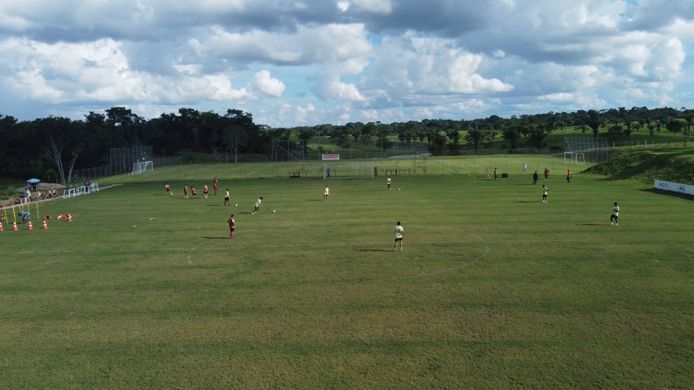 Santa Cruz-AC treina no CT do Cupuaçu, em Rio Branco — Foto: Reprodução/TV Santinha