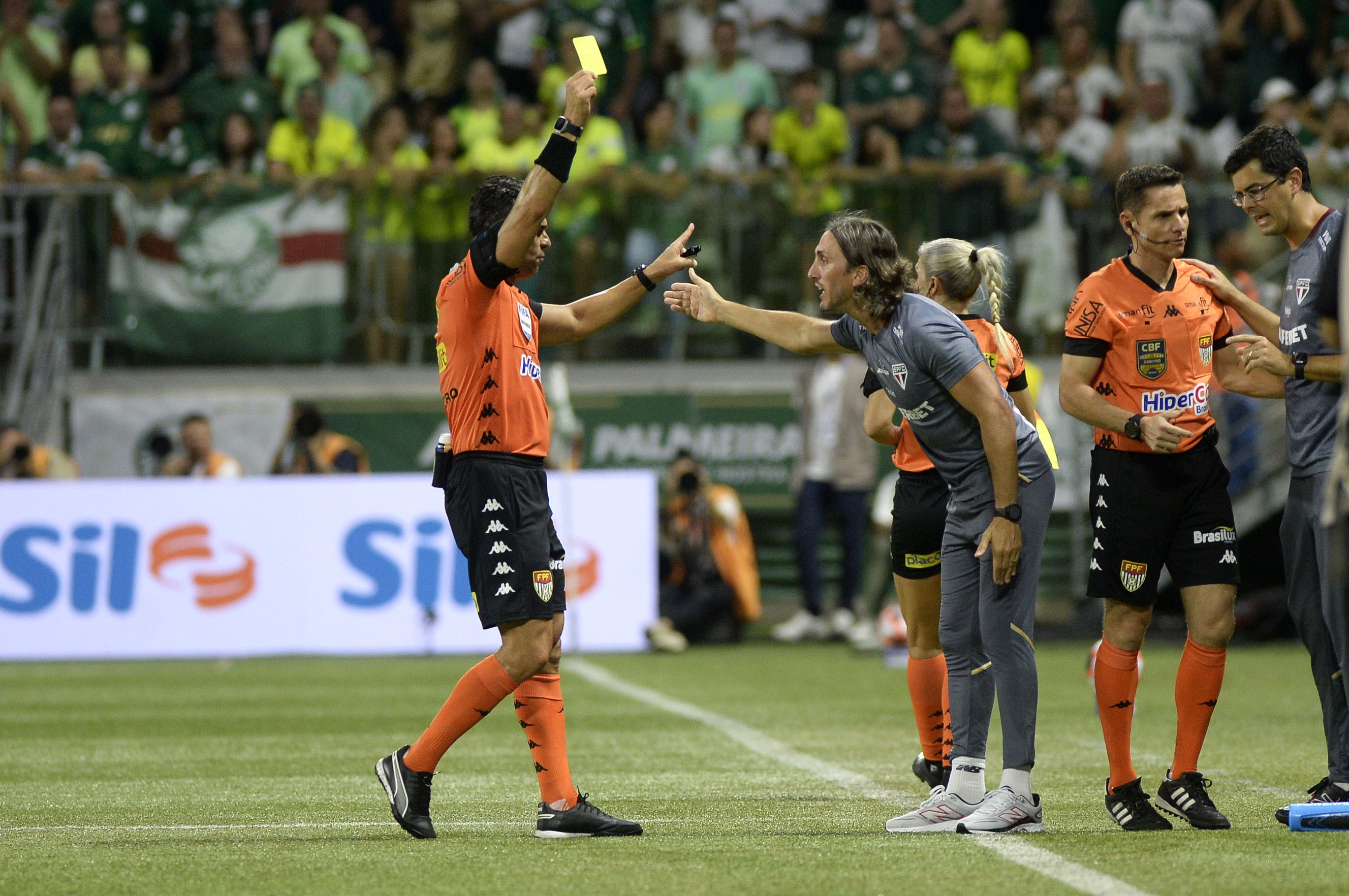 FORA DO PRÓXIMO JOGO! Zubeldía é suspenso e desfalca o São Paulo contra a Ponte Preta
