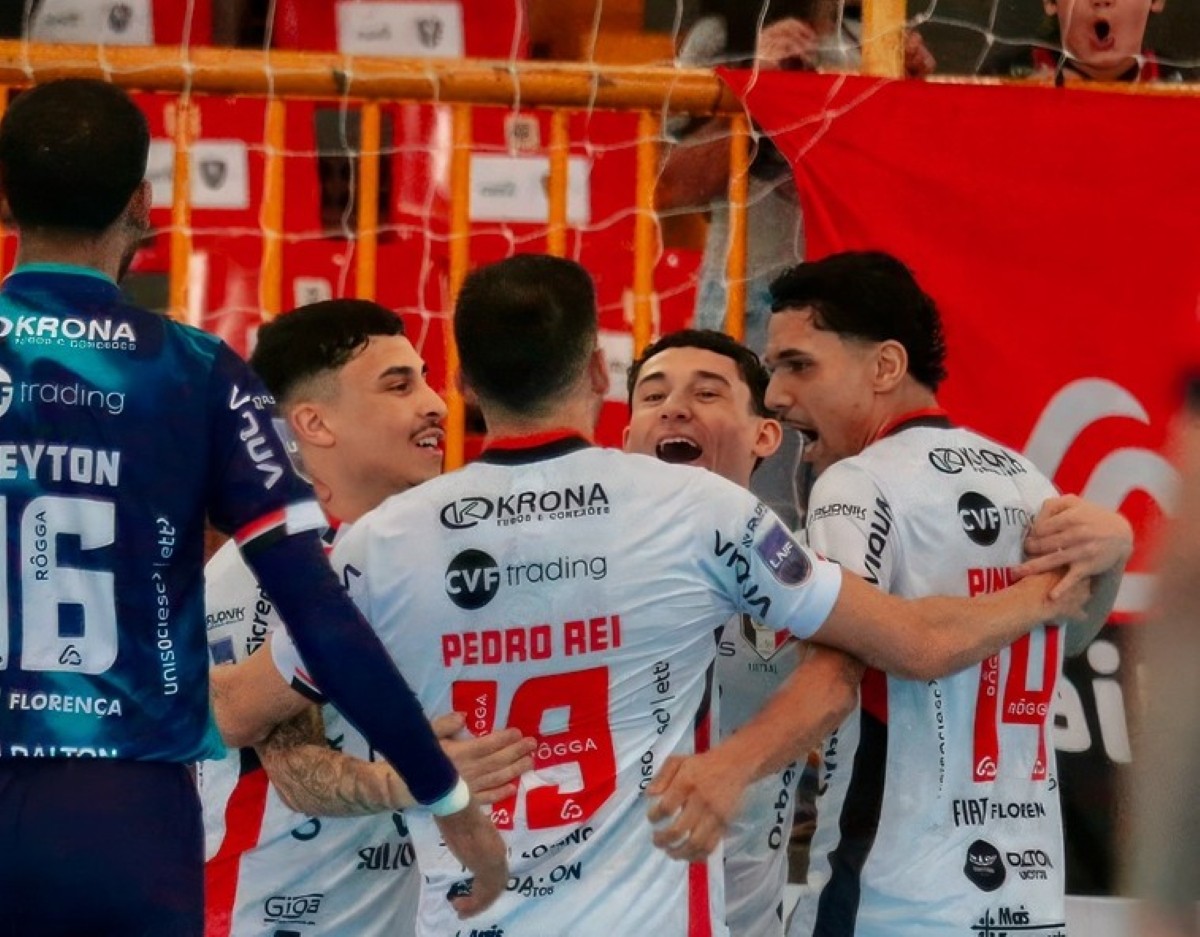 Joinville vence o Campo Mourão e abre vantagem nas quartas de final da LNF