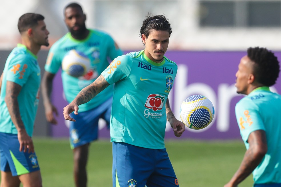 Pedro no treino da seleo nesta quarta, dia 4/9  Foto: Andr Coelho/EFE