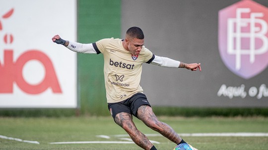 Lucas Esteves aproveita expulsão e lesõesfutsal betPK para se firmar com Thiago Carpini no Vitória