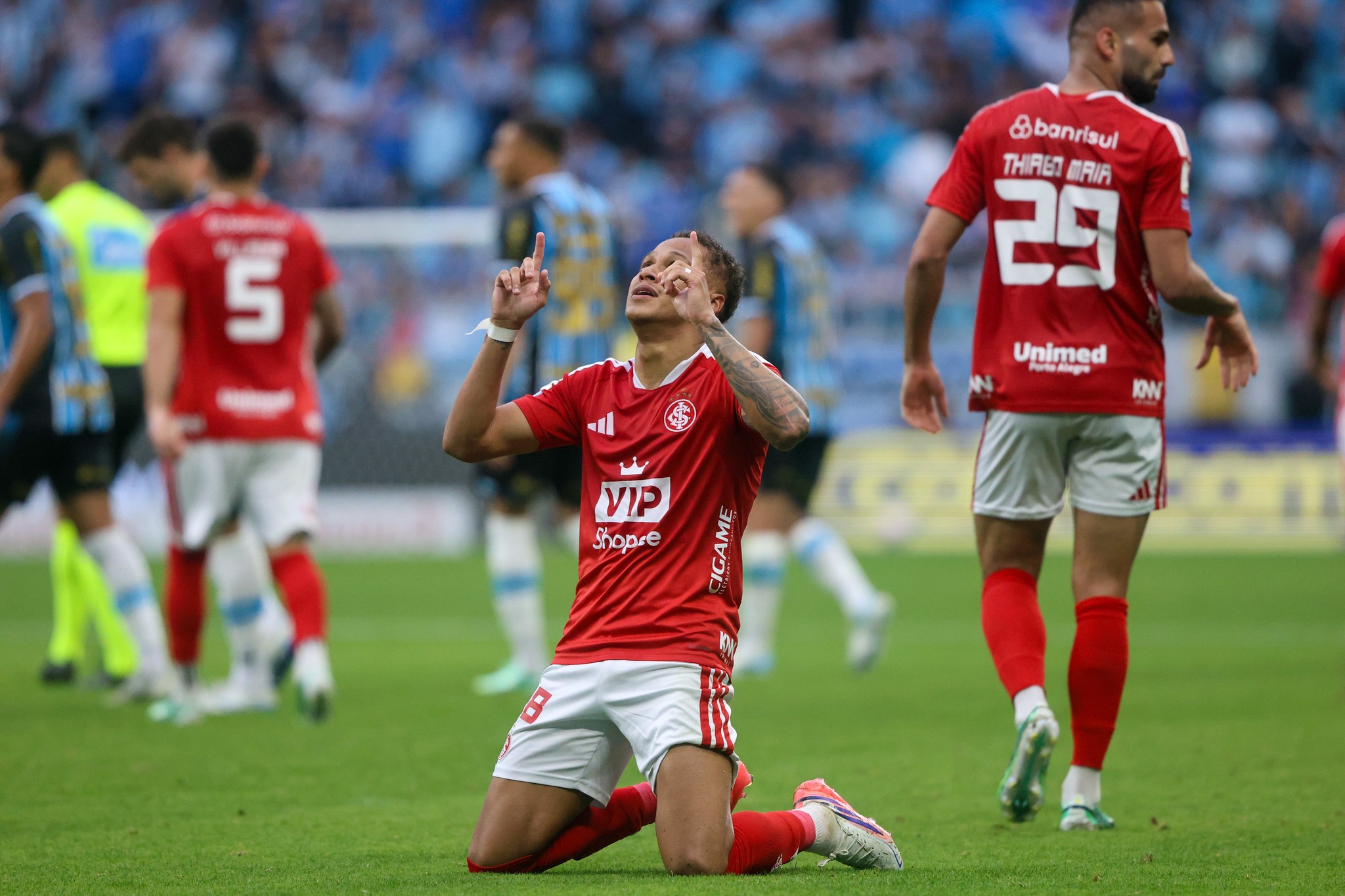 Vitinho volta ao ataque do Inter e, em dois jogos, empata em gols de 27 partidas com Pezzolano