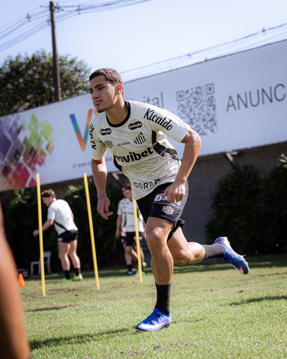 Davizinho em treino do Santos