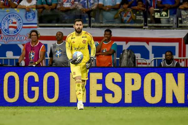 Matheus Cunha destaca duelo com Rossi e escolhe defesa mais difícil no jogo Bahia x Flamengo.