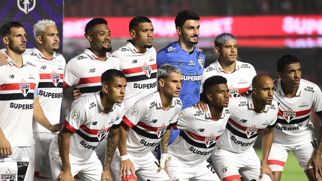 Time do São Paulo antes do jogo contra o Athletico-PR