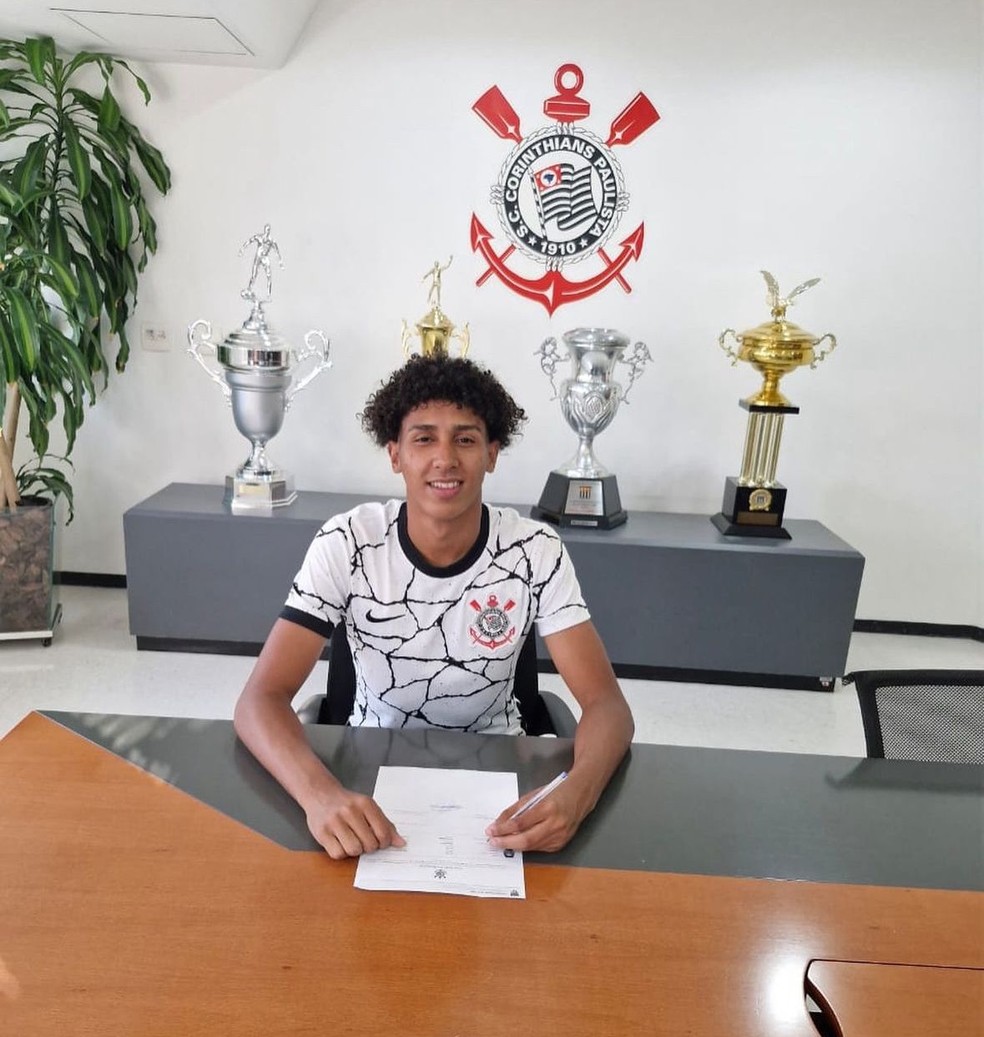 Reginaldo Borim assinou contrato de três anos com o Corinthians — Foto: Reprodução / Instagram