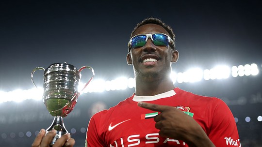 Yuri César, ex-Flamengo, decide com golaço de falta e é campeão nos Emirados; veja - Outros seis brasileiros sagraram-se campeões nesta sexta-feira com o Shabab Al-Ahli