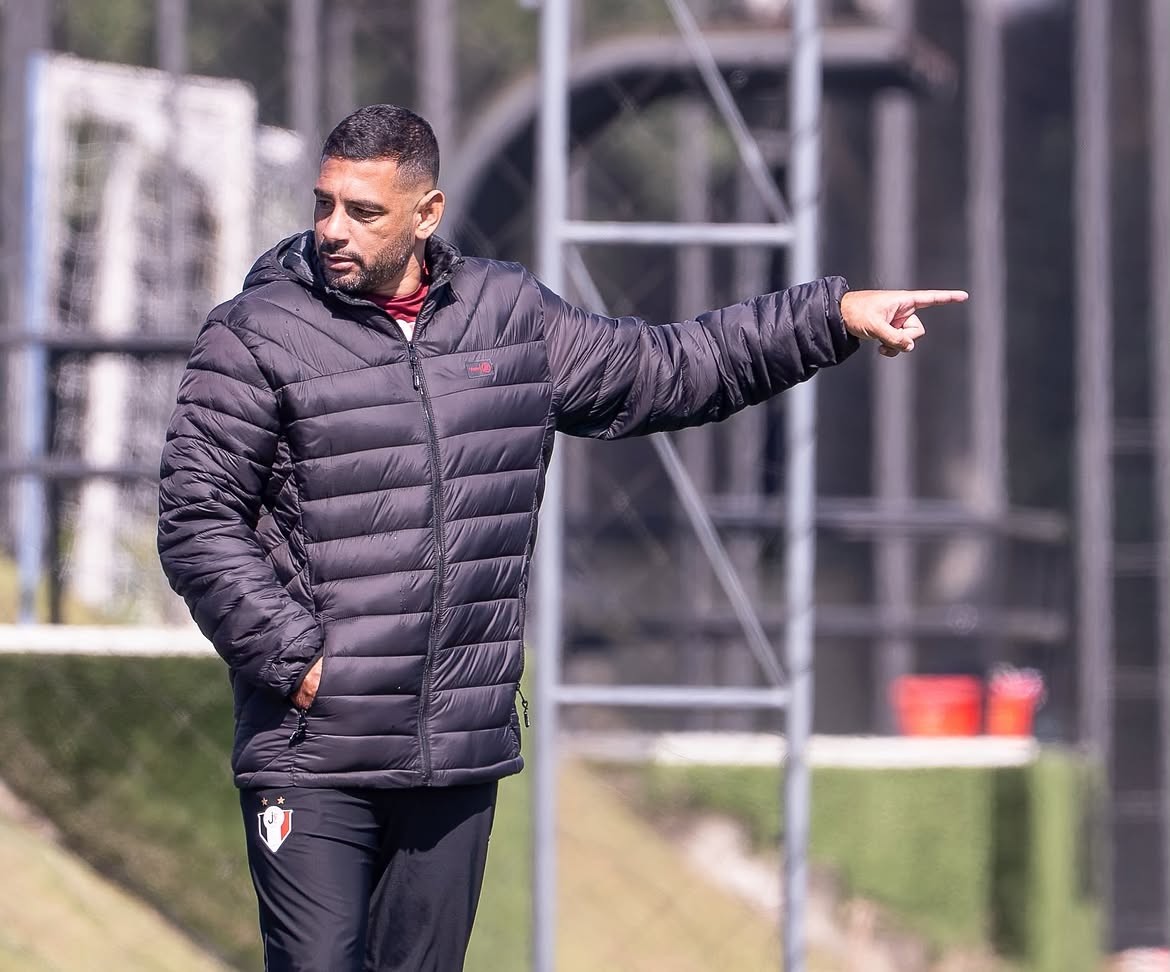 Time treinado por Diego Souza saiu da Série A e despencou à Segundona do SC em 11 anos