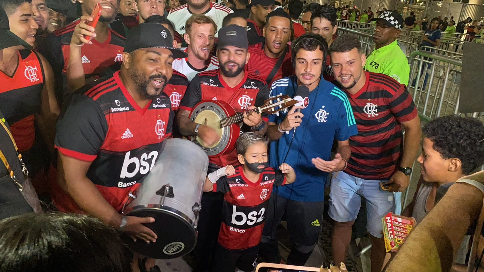Ziquinho, o menino que viralizou como a cara do Zico e já imitou Gabigol