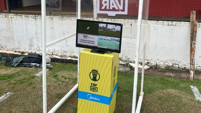 Cabine do VAR no jogo entre CSA e São Luiz