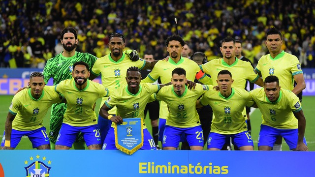 Jogadores titulares do Brasil na partida contra o Paraguai