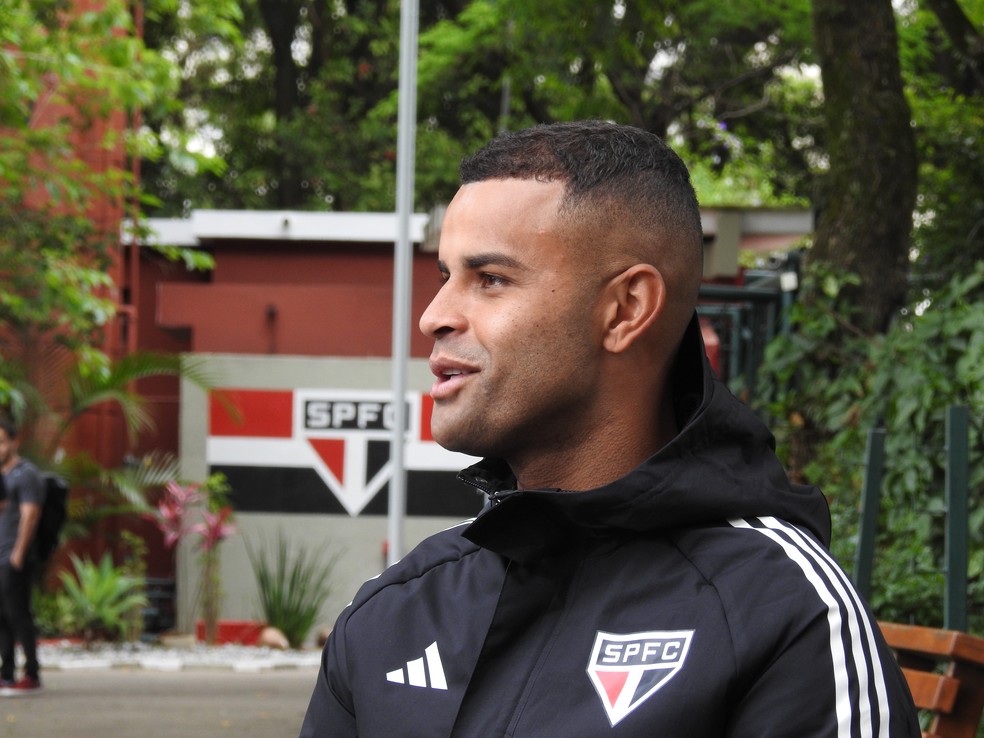 Alisson em entrevista no São Paulo — Foto: Eduardo Rodrigues