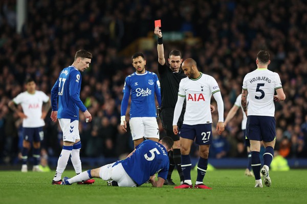 Tottenham sai na frente, Lucas Moura é expulso, e Everton arranca empate no  fim