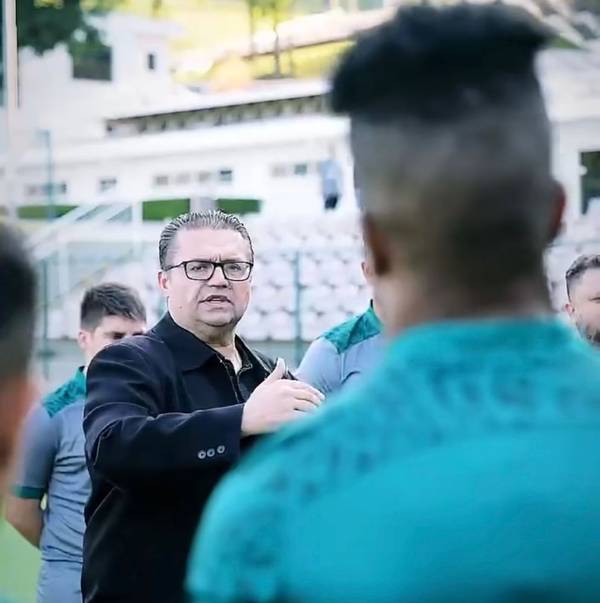 Executivo de futebol do Coritiba, Júnior Chávare recusa propostas do Corinthians e do Vasco