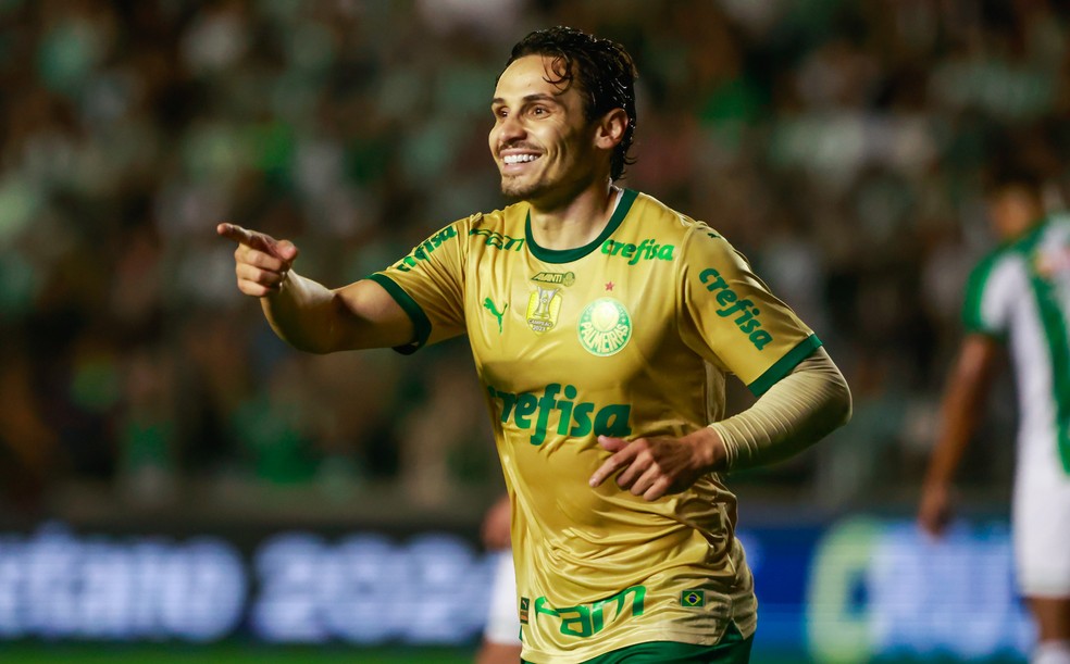 Raphael Veiga comemora gol do Palmeiras contra o Juventude — Foto: Luiz Erbes/AGIF