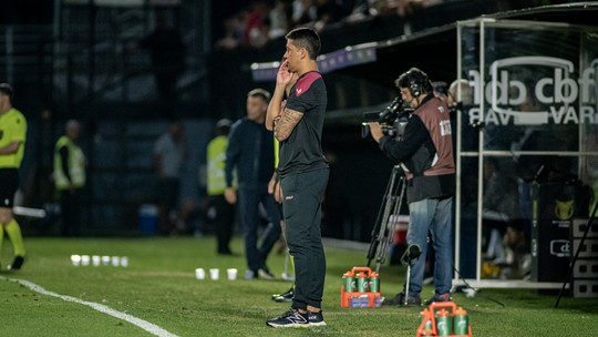 Vitória x Bragantino: Thiago Carpini tenta vencer clube paulista pela primeira vez