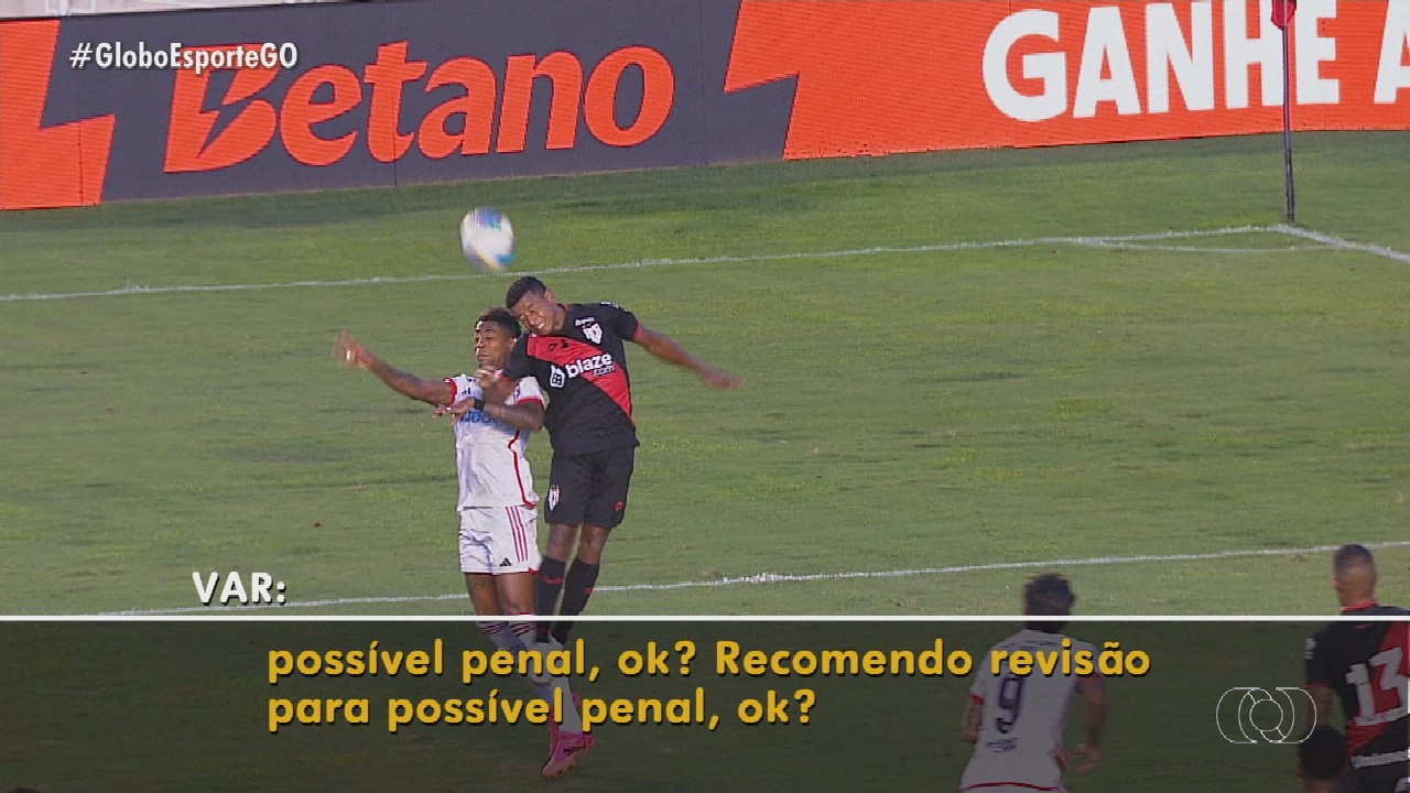 'Possível penal, ok?': Divulgados áudios do VAR de Atlético-GO x Flamengo
