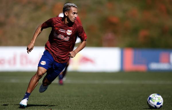 Matheus Gonçalves retorna ao Flamengo, e Bragantino avalia proposta de compra