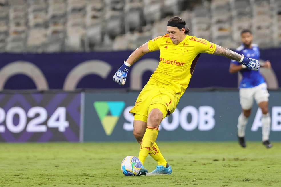 Cássio, goleiro do Cruzeiro, durante o jogo contra o Palmeiras — Foto: Gilson Lobo/AGIF