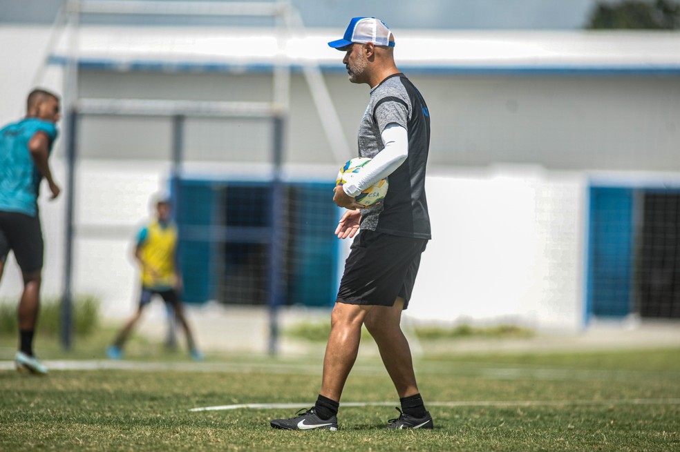 Cristian de Souza comanda treino do CSA de olho na final da Copa Alagoas — Foto: Augusto Oliveira/Ascom CSA