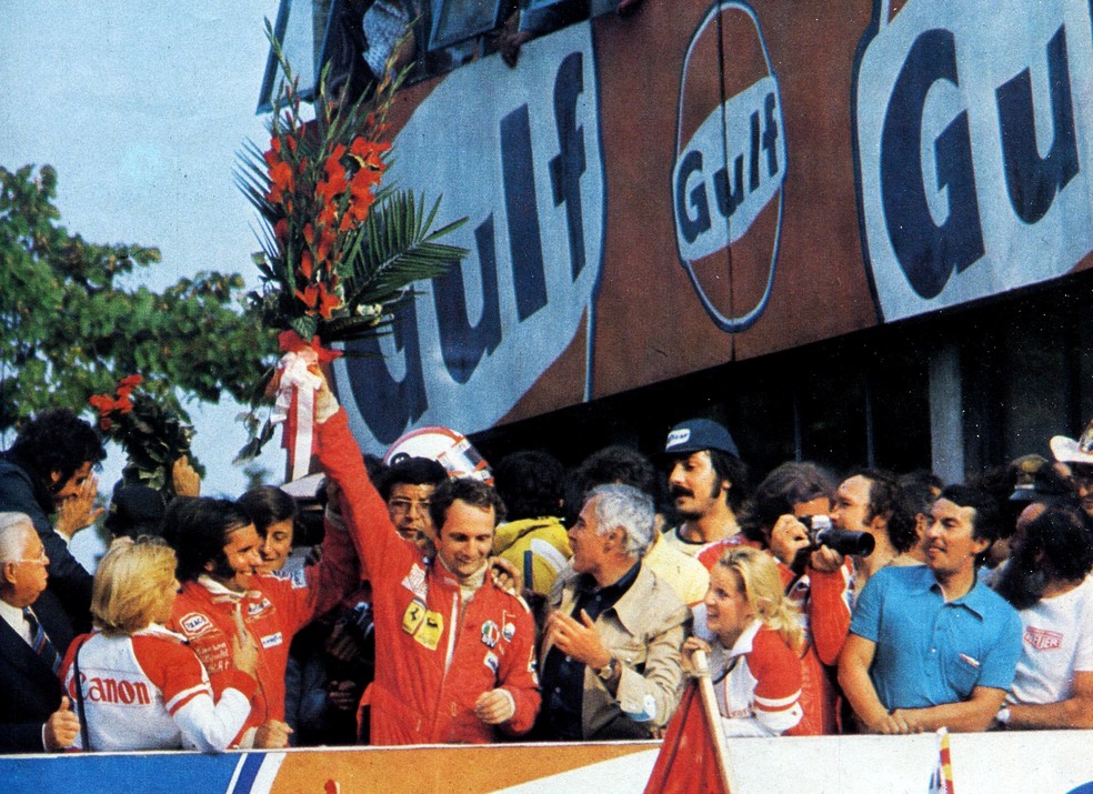 Niki Lauda comemora primeiro título na Fórmula 1, em 1975 — Foto: Reprodução/rede social
