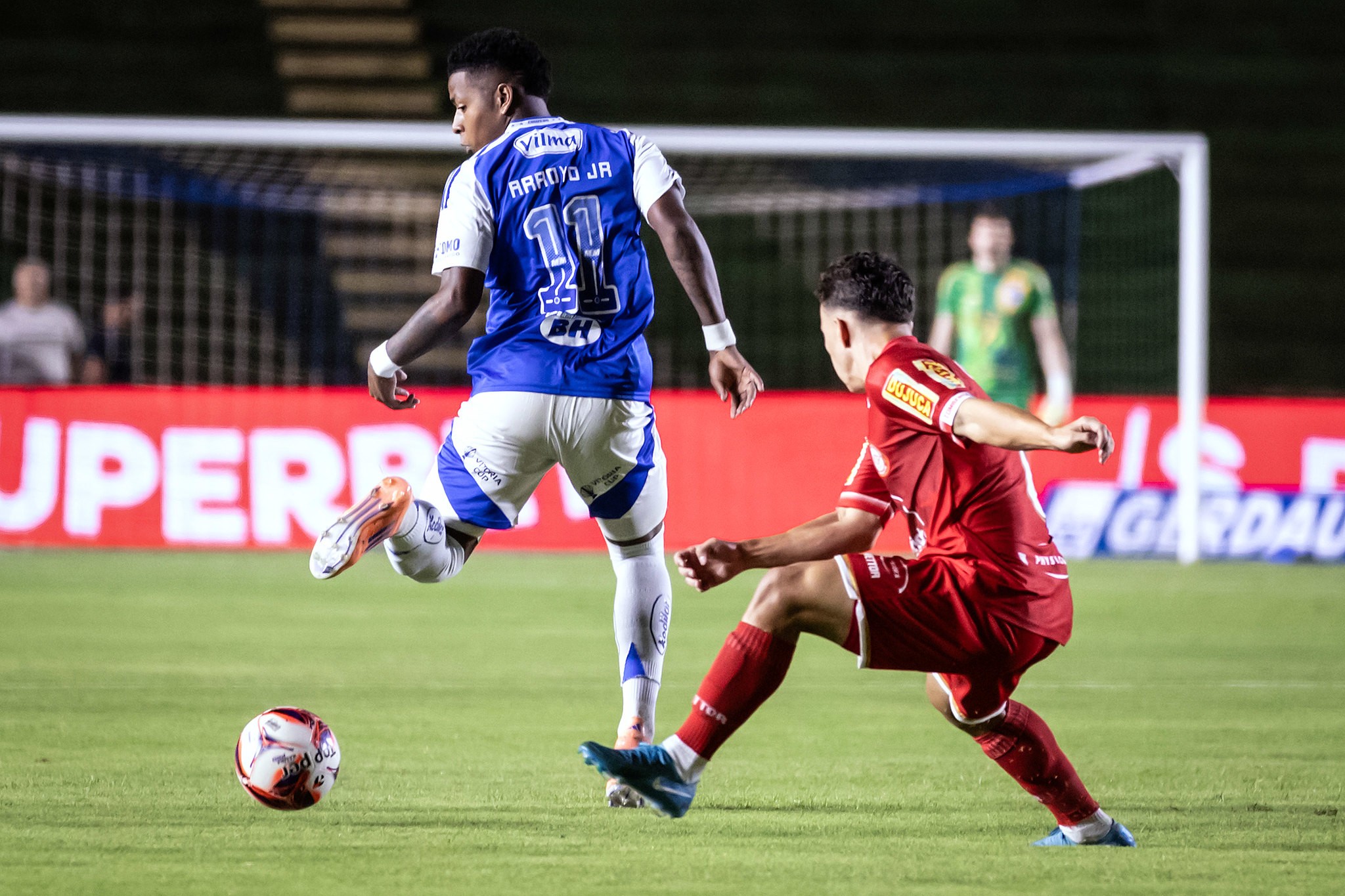 Destaque de Japa e Estreia Promissora de Arroyo no Cruzeiro: Avaliação de Desempenho.