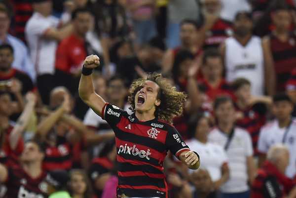 David Luiz brilha no Flamengo com fase artilheira e satisfaz nação brasileira